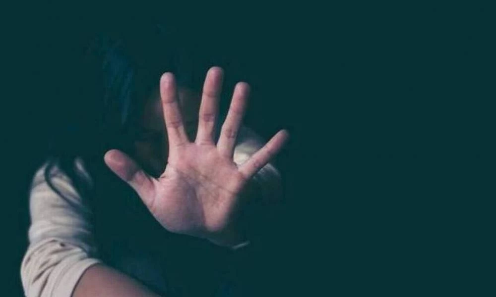 Φιλιατρά: Απίστευτη αποκάλυψη! 19χρονη εξέδιδε την 14χρονη αδελφή της